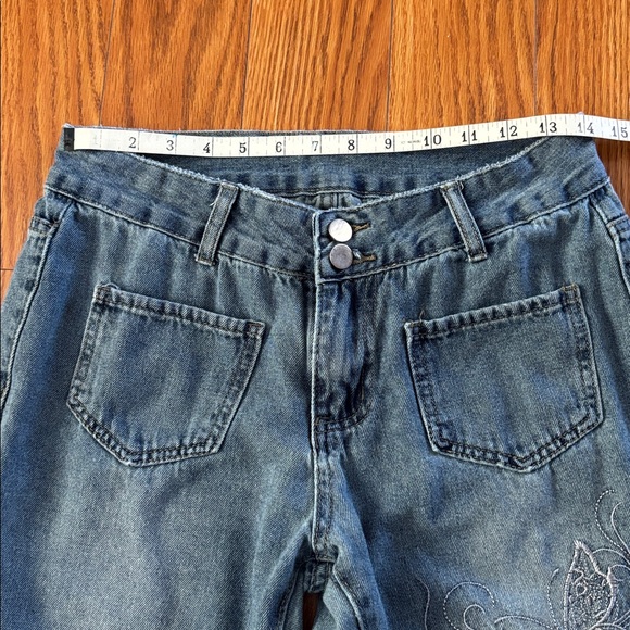 🦋 WIDE LEG FLARE JEANS WITH EMBROIDERED BUTTERFLIES 🦋 - Picture 4 of 8